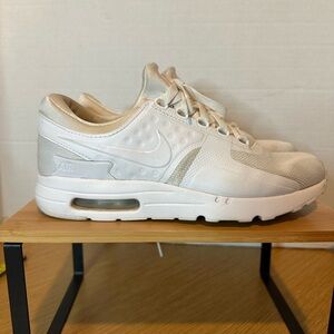 Nike Air Max Zero Essential White Sneaker Shoes Men’s 8. Wm’s 9.5. 876070-100.